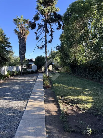 Terreno En Venta Para Variados Usos En Pueblo Lo Barnechea