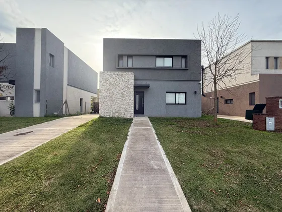 Casa  En Alquiler En El Aljibe, Pilar, G.b.a. Zona Norte
