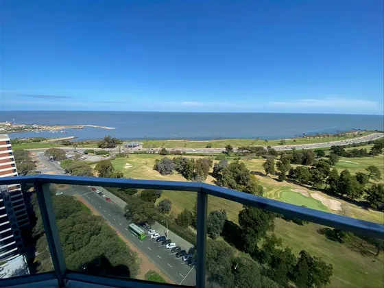 Apartamento Frente Al Golf En Venta 3 Dormitorios Piso Alto