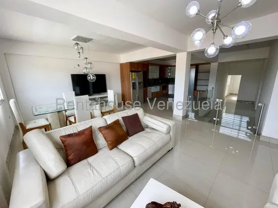 Erika Armeya Vende, Casa En La Avenida Fuerzas Armadas De Barquisimeto. Flex: 25-23584