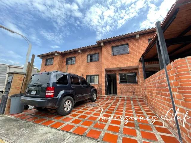 Inv Ataf Ca Asesores Vende Casa En Villas Del Este Villa Heroica Guatire (2 Niveles)