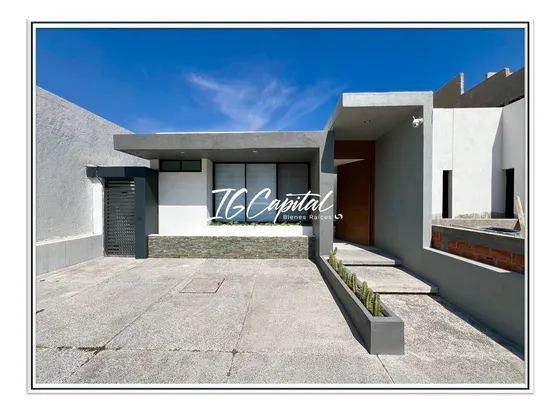 Loft De Dos Pisos En Zibatá Qro, Sala Doble Altura