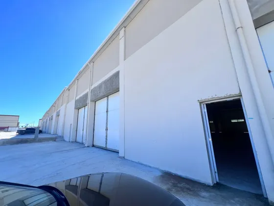 Nave Industrial De 2 Niveles En Alquiler En Punta Cana, El Ejecutivo- Oportunidad Única Para Tu Negocio
