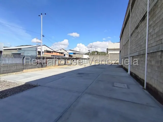 Sorangel Vargas Vende Amplio Galpon Zona Industrial 3 Zona Oeste Barquisimeto Mls #25-13701 
