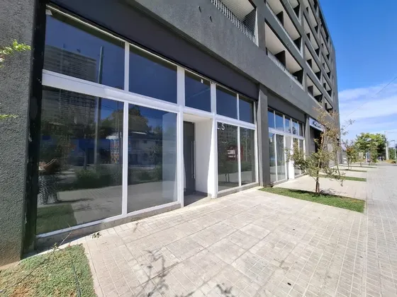 03 Local Comercial Campo De Deportes 80