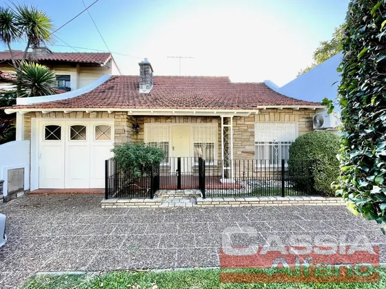 Chalet Impecable Estado, 4 Ambientes, Garage, Terraza, Gimnasio, Sup Cub. 152m2