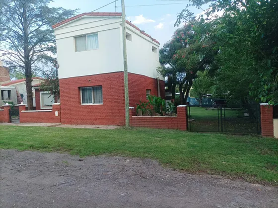 Casa En Venta - 3 Dormitorios 2 Baños - Cochera - 750mts2 - Villa Del Dique, Córdoba