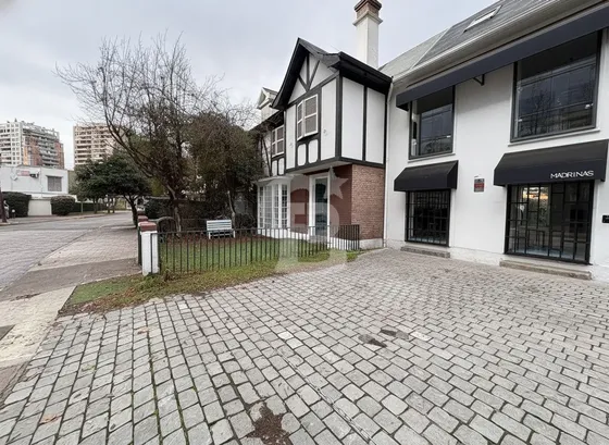 Casa Comercial De Arquitectura Tudor | Vitacura