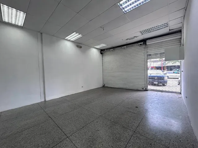 T.r. Alquila Local Comercial A Pie De Calle En La Avenida Lara. Valencia   Cod. 284612