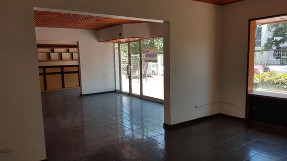 Oficinas O Local Comercial Con Bodega