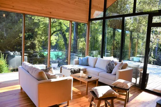 Casa En Venta De 4 Dorm. En Orilla De Rio Puelo