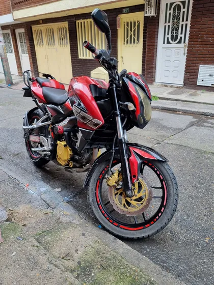 Se Vende Ns 200 Papeles Y Traspaso Mod 2014