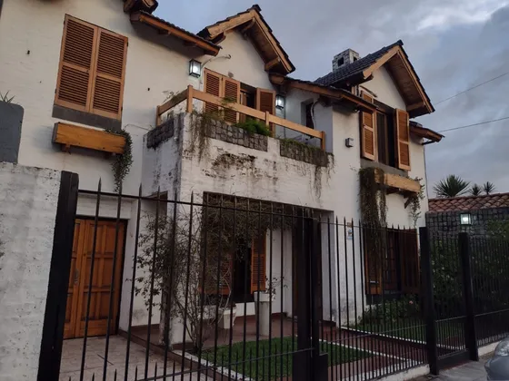 Casa En Venta De  4 Ambientes En Bella Vista- Buenos Aires