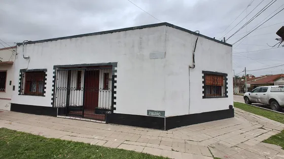 Muy Buena Casa 3 Amb Con Patio, Garage Y Pileta! Temperley
