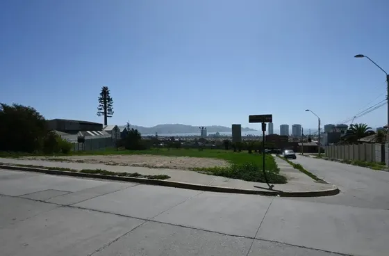 Sitio Esquina En Peñuelas Para Subdividir O Comercio 1890 M2