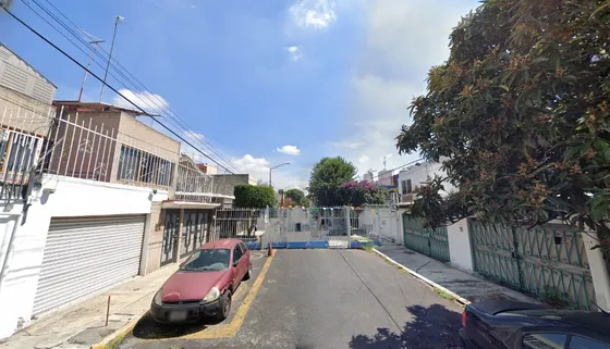 Bonita Casa Ubicada En Calle Jose Balbuena Vera 51, Los Cipreses, Coyoacan Cm