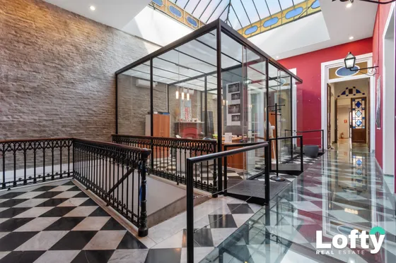 Local Comercial En Venta En Ciudad Vieja - Garaje - Oficinas - Ascensor