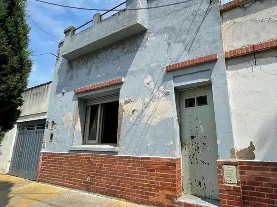 Casa Ph 3 Ambientes + Patio Y Terraza En Venta A Reciclar Entrada Independiente Al Frente