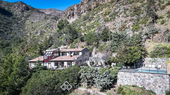 Casa En Venta De 4 Dorm. En Lo Barnechea