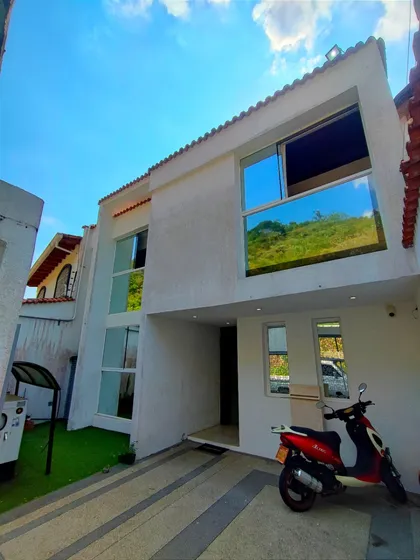 Xv, En Venta Casa En Colinas De Pirineos