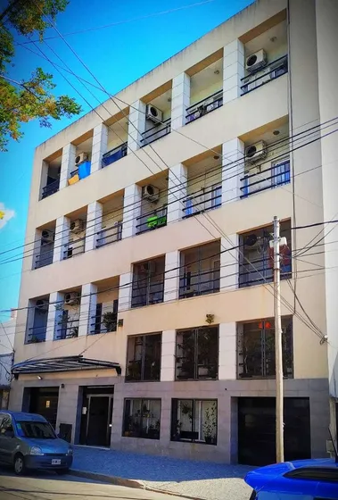 Departamento De 3 Ambientes: 2 Dormitorios Con Vestidor, 2 Baños Completos, Cochera Y Baulera Pequeña. Amplio, Luminoso Y Bien Ubicado, Ideal Para Quienes Buscan Comodidad Y Estilo.             