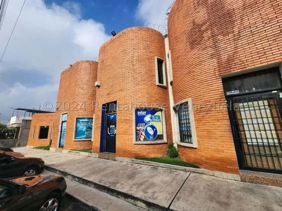 Arianny, Trae Para Ti Este Local En Alquiler Con Una Ubicación Estratégica Para Emprendedores Y/o Comerciantes. 25-a493