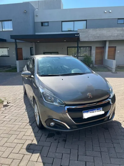Peugeot 208 1.6 Allure Nav Tiptronic