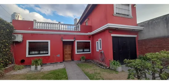 Hermosa Casa En Dos Plantas En Venta. Ituzaingó Norte