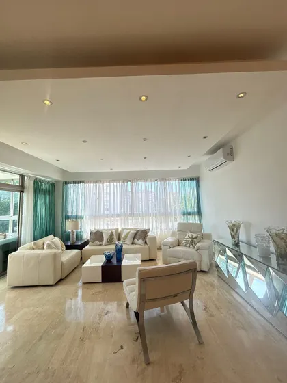 Apartamento De 3 Habitaciones Con Estudio Y 3 Parqueos En Los Cacicazgos