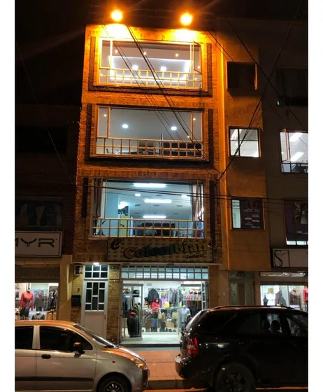 Edificio Rentando 5.5 Millones Aprox 2 Locales+3 Aptos+terraza 5 Pisos