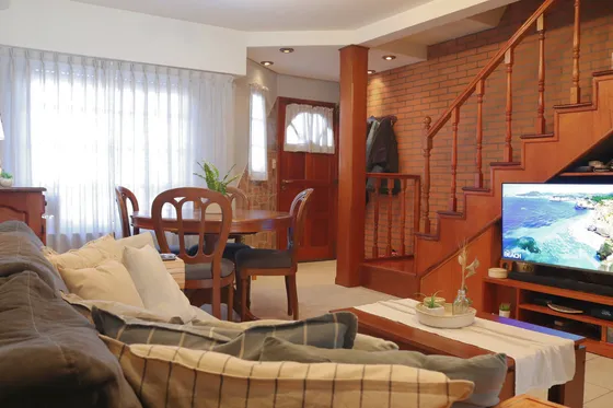 Ph En Venta | Villa Luzuriaga | Excelente Estado General Y Detalles De Categoría