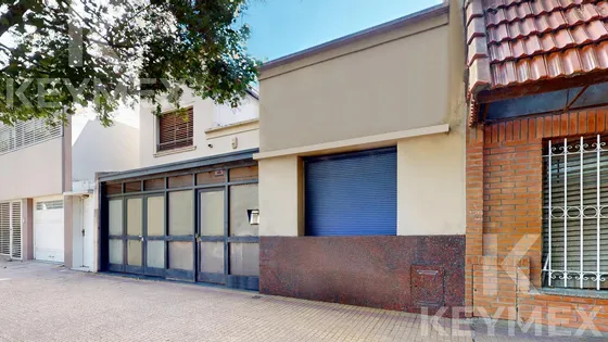 Casa En  Venta Con 3 Dormitorios , La Plata