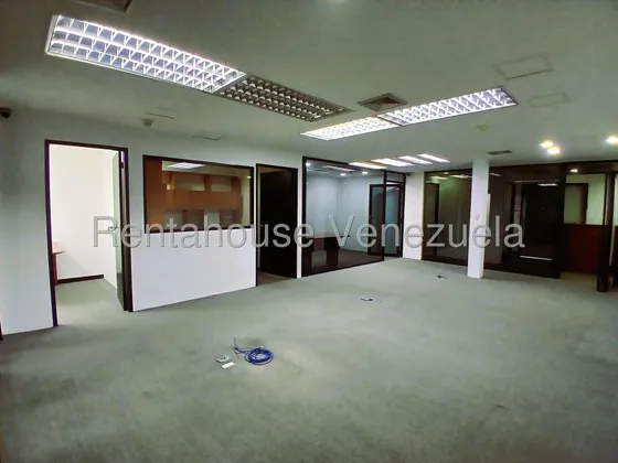 Oficina En Alquiler Los Cortijos De Lourdes Mls 25-15550 Yf