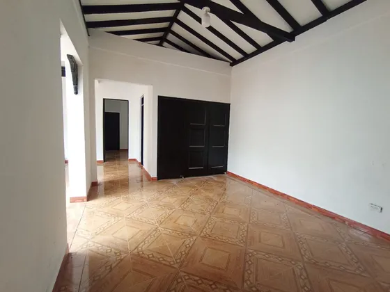 Arriendo Casa Comercial En Laureles
