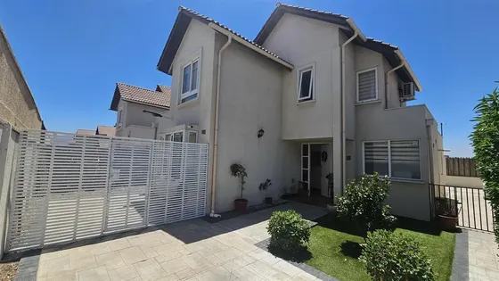 Hermosa Y Amplia Casa En Condominio, 3d + 3b, Padre Hurtado