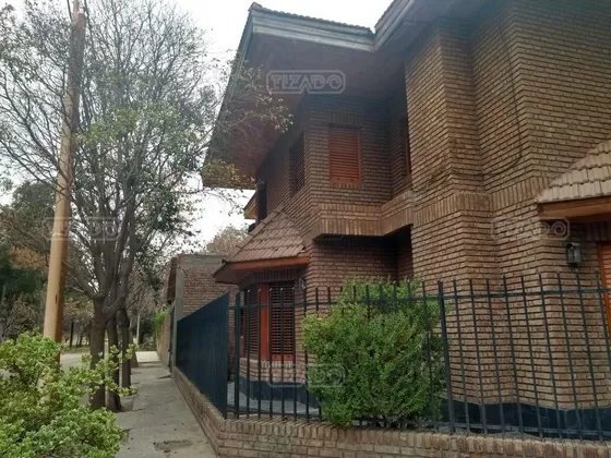 Casa  En Venta Ubicado En Centenario (neuquén), Neuquén, Patagonia