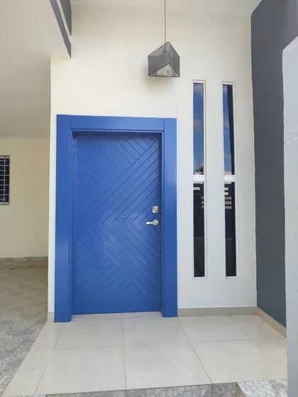 E&m Inmobiliaria Srl, Vende Casa En Prados Del Rey Santiago 