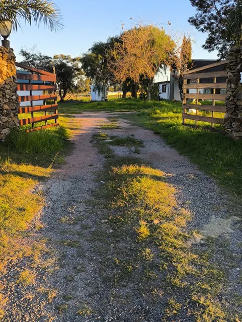 Campo Con Viviendas 