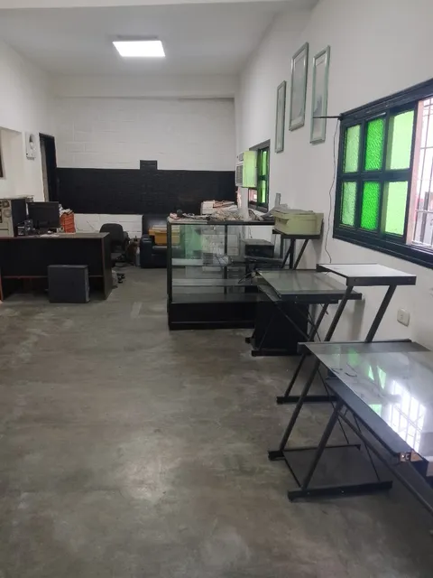 Se Alquila Local En La Calle Ribas - Guatire