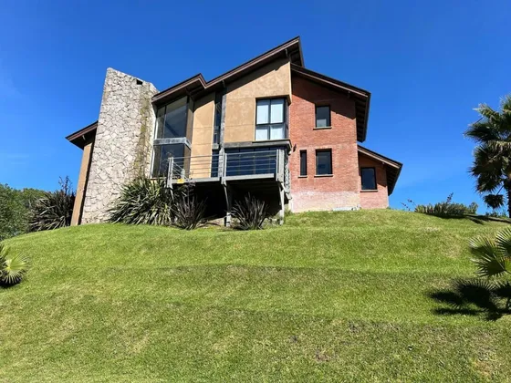 Casa En Venta - 4 Dormitorios 3 Baños - Cochera - 1.022mts2 - Cariló