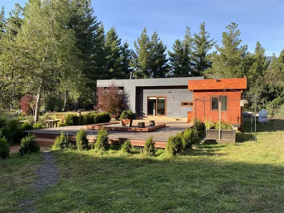 Casa En Arriendo Con Tinaja Y Buena Conectividad A Pucon.