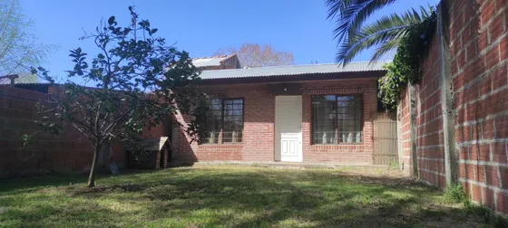 Chalet Tipo Casa, Sola En Terreno, Santa Teresita, Partido De La Costa