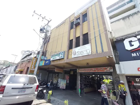 Estupenda Oficina 31.40m2 En Pleno Centro De Maracay .hasiso