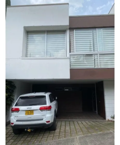 Rhbr-14887 (casa Campestre) 2 Niveles (envigado, L Chocho)