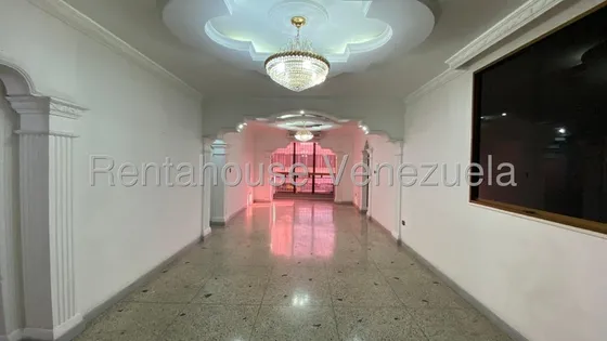 Zulay González Alquila Bello Y Amplio Apartamento En Zona Centro De Barquisimeto Mls 25-14057
