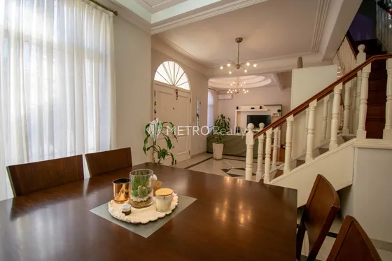 Casa 5 Ambientes Con Cochera Doble En Quilmes