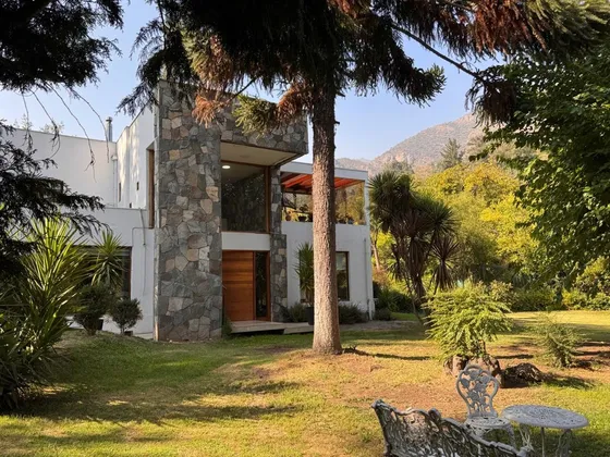 Casa En Venta De 5 Dorm. En Lo Barnechea