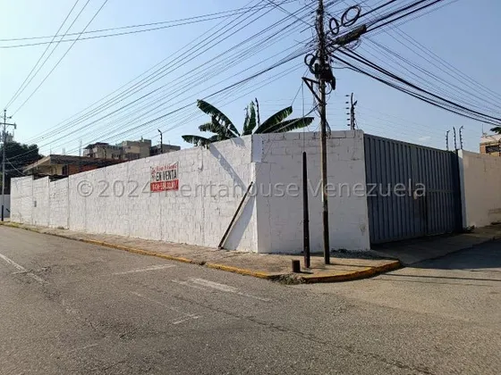 Terreno En Venta En Barquisimeto Crr 18 Posee 1.000m2 Zona De Alto Trafico Vehicular Y Peatonal Cod 25 4309 Comunícate Soy Gabi Irastorza                                                               