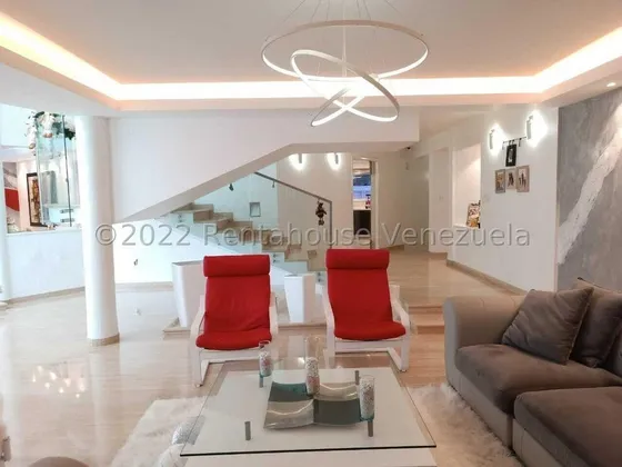  Imponente E Impecable Casa Moderna Inteligente Y Domotizada Con Acabados De Lujo,ubicada En La Prestigiosa Urbanización De Altos De Guataparo.consta De:648 Mtrs2 De Terreno. 548 Mtrs2 De Construccion