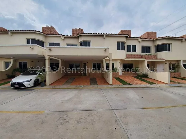 Maritza Lucena Vende Magnifica Casa En La Ribereña Cabudare, Remodelada A Estrenar Con Piso De Mármol, Habitación Principal Con Ático, Ventanas Panorámicas, Vigilancia 24/7, Piscina, Parrillera,